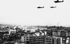 Уникальный кадр. немецкие самолеты над университетским городком. 1943 год